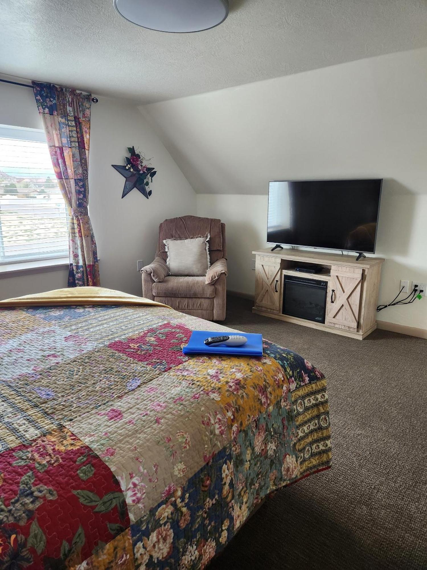 Dora'S Country Cottage Escalante Bilik gambar